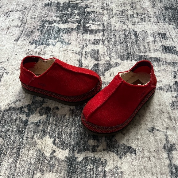 UGG Red Women's Slippers - Picture 1 of 4
